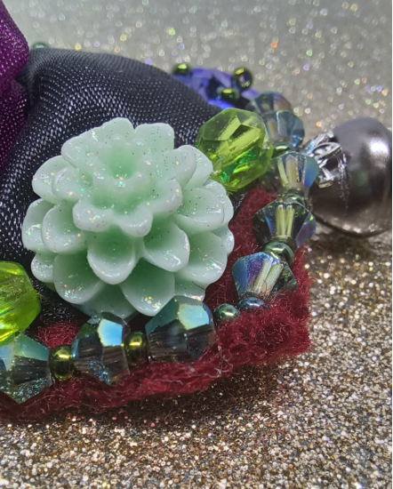 Šité dizajnové náušnice "Kráľovná noci"